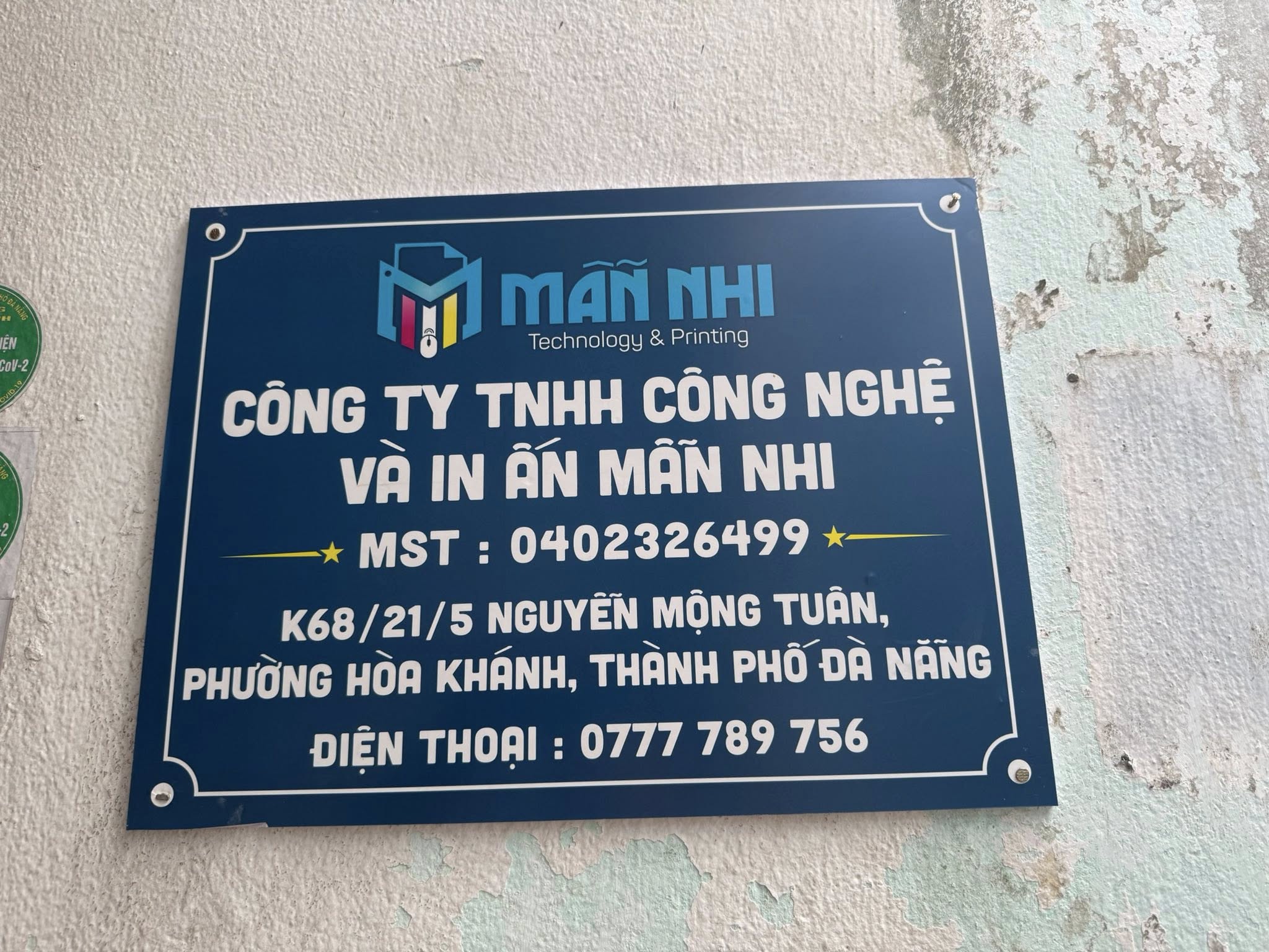 Bảng tên công ty Mẫn Nhi thực tế